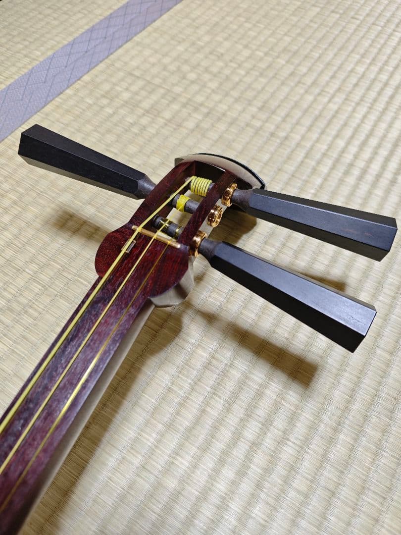 美品 津軽三味線 太棹 紅木 二本溝 べっ甲 バチ 駒 ケース 和楽器