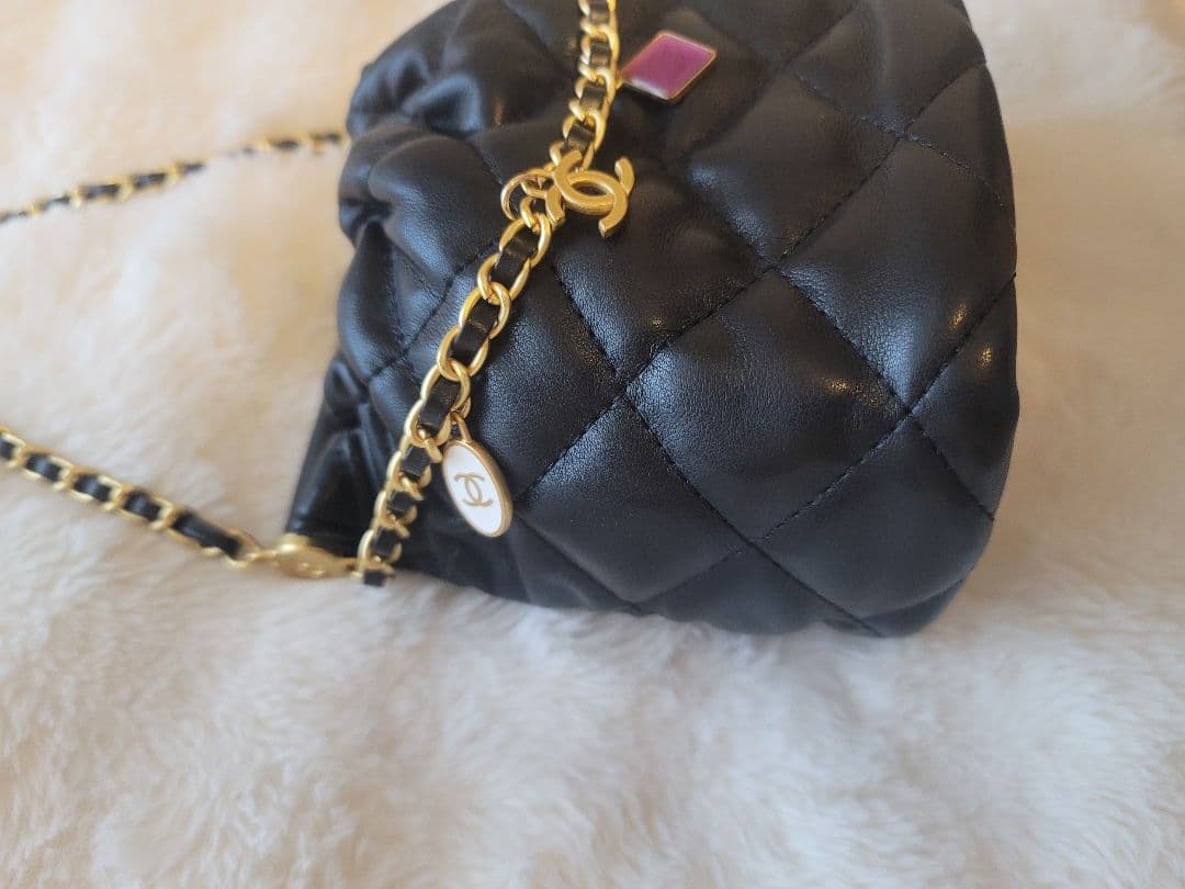 ノベルティ CHANEL ブラック レザーショルダーバッグ キルティング