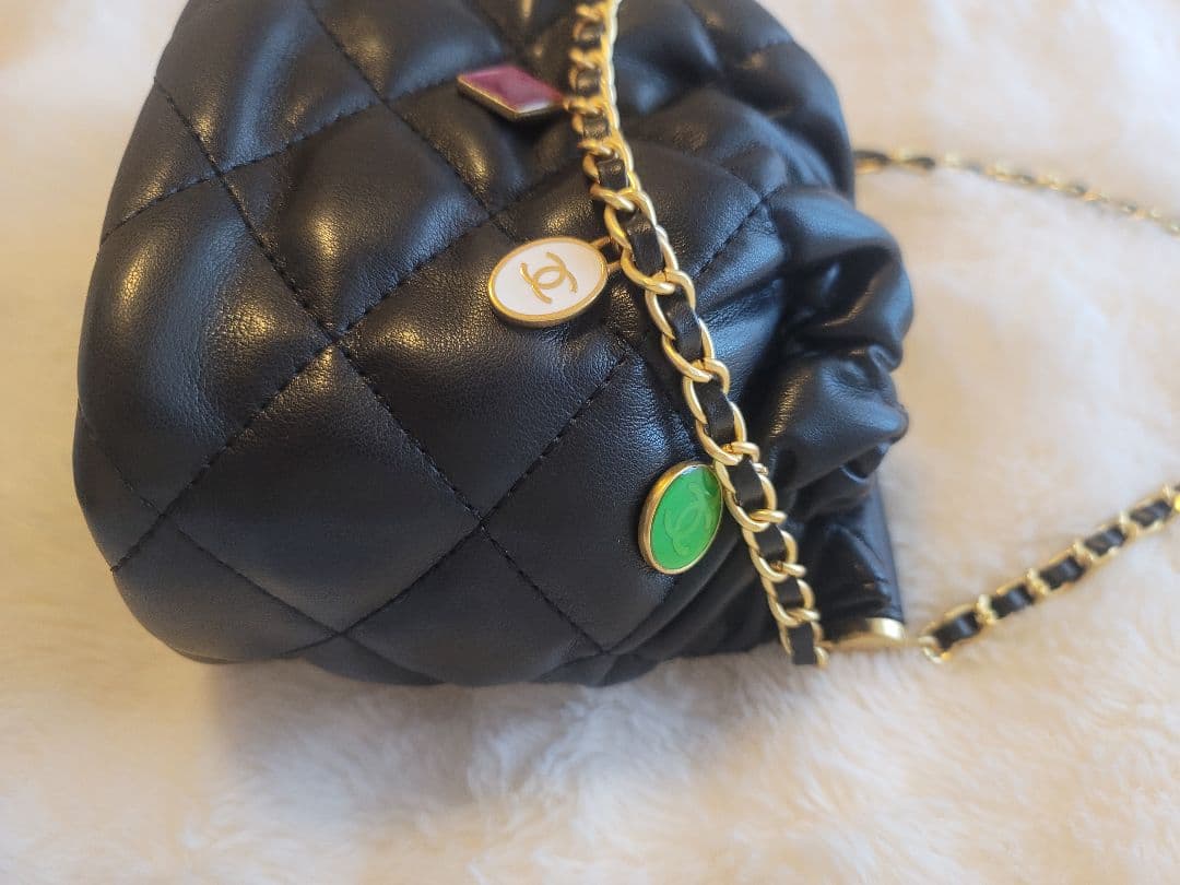ノベルティ CHANEL ブラック レザーショルダーバッグ キルティング