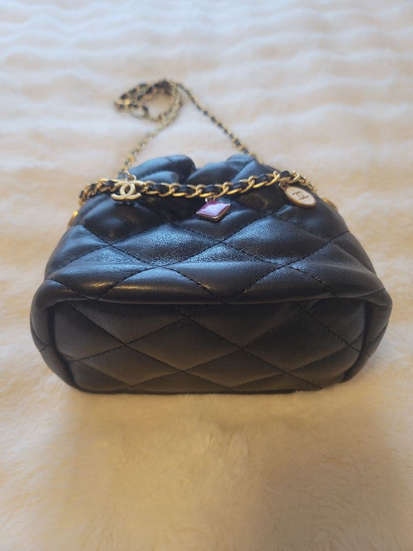ノベルティ CHANEL ブラック レザーショルダーバッグ キルティング