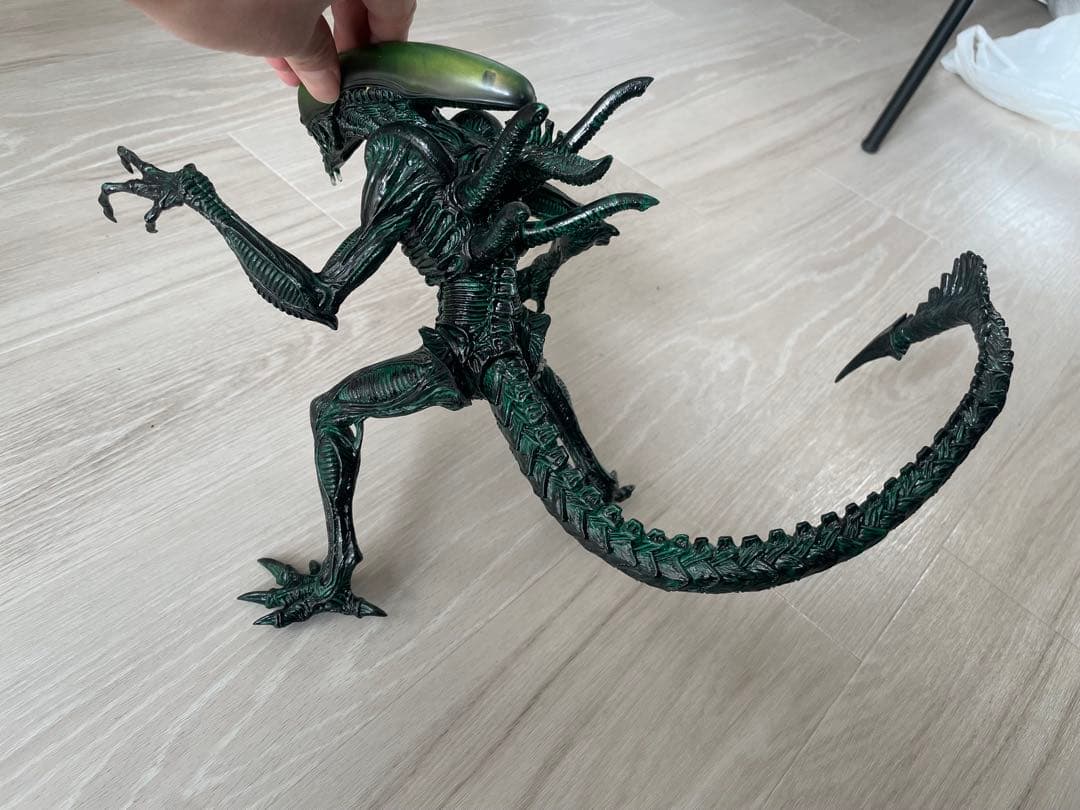 エイリアンフィギュア ダークグリーン