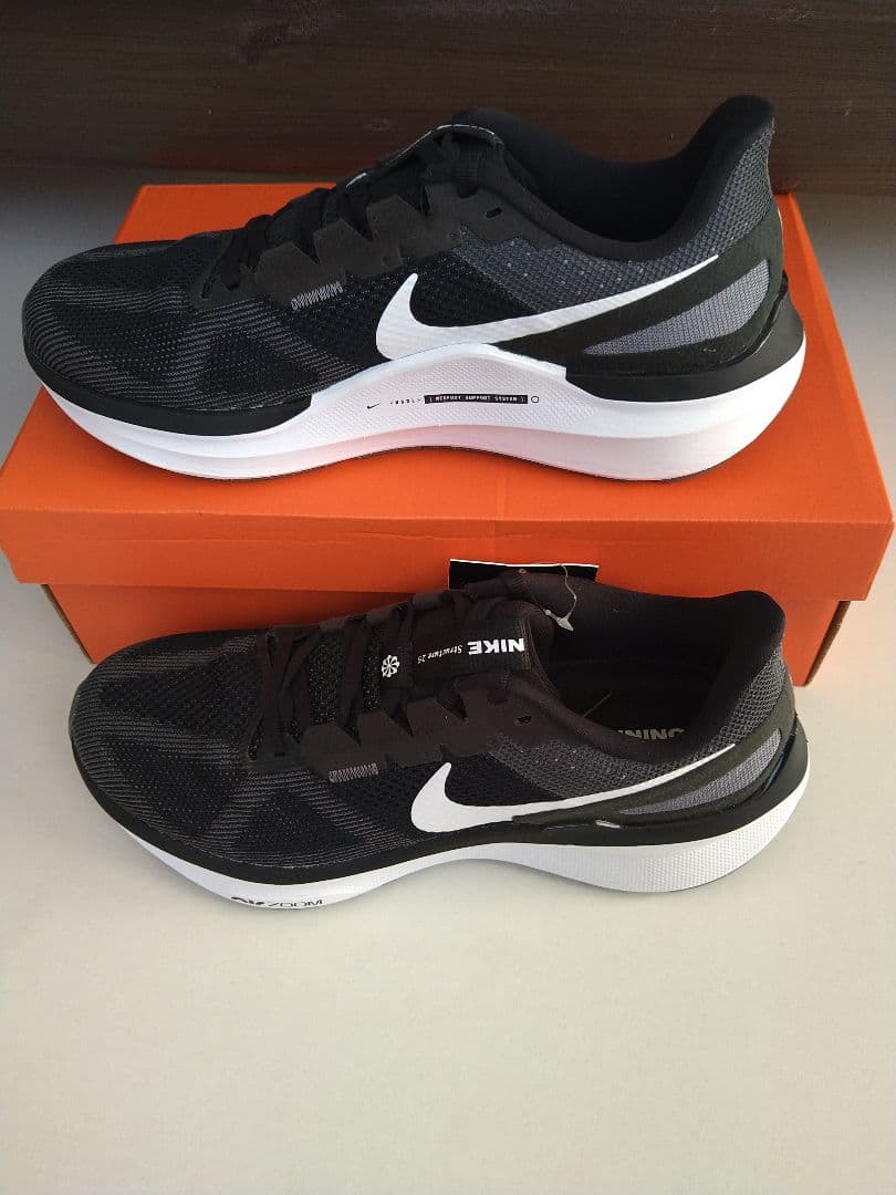 新品　Nike　ナイキランニングシューズ