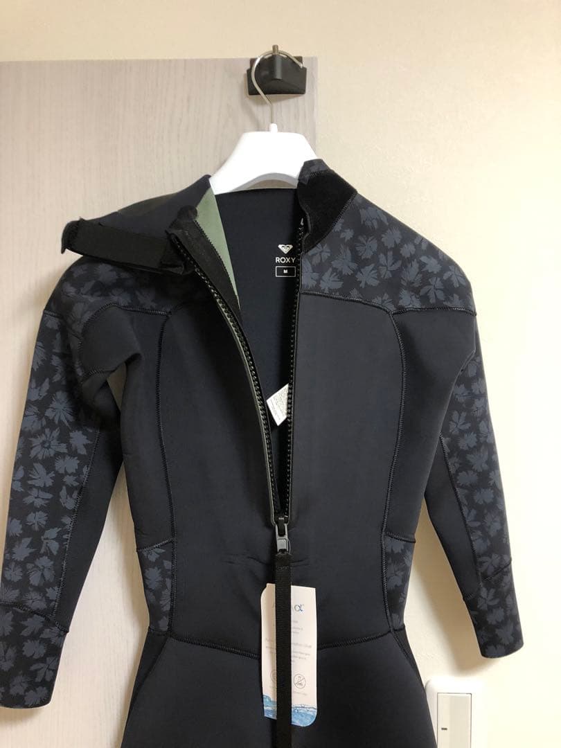 ☆専用☆ROXY フラワーパターン フルスーツ