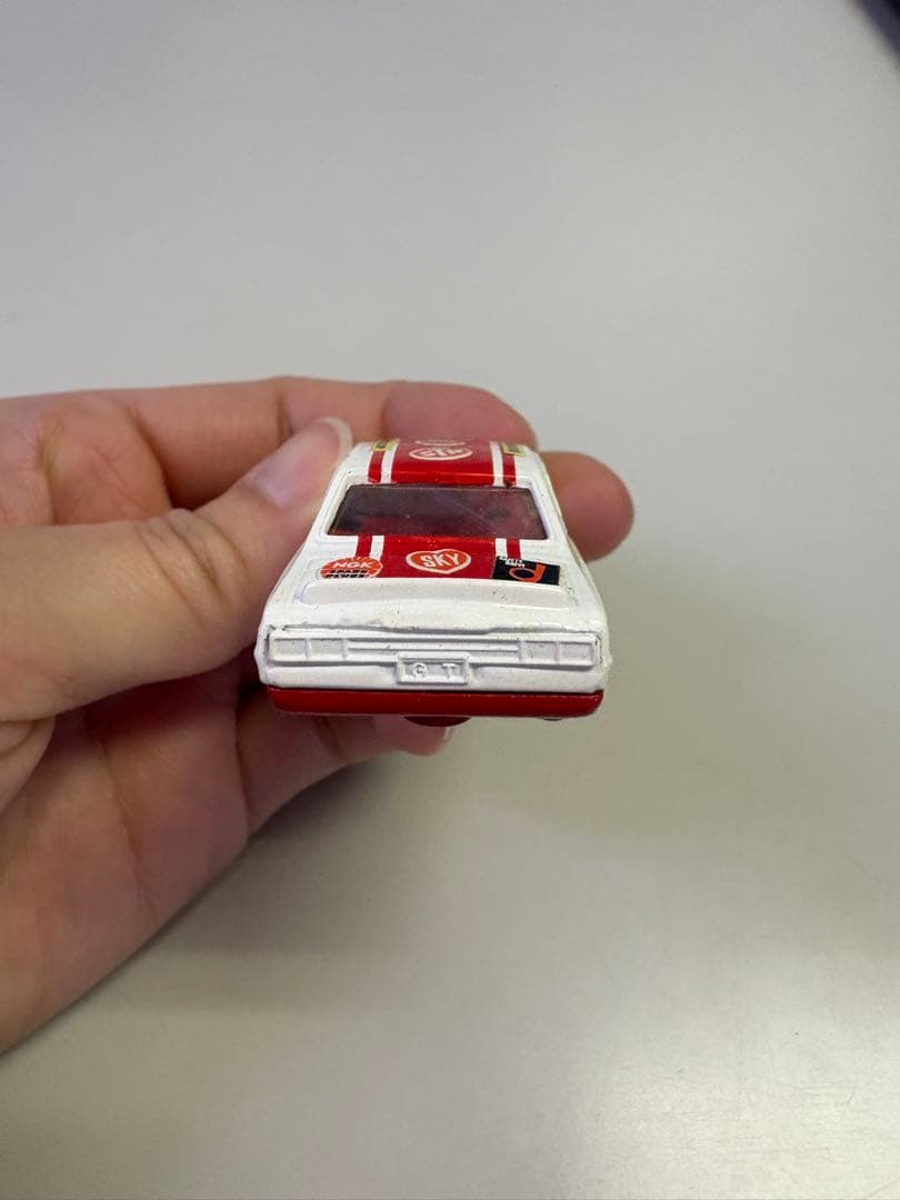 トミカ スカイライン HT 2000 GT-R L レーシング 1/64 21