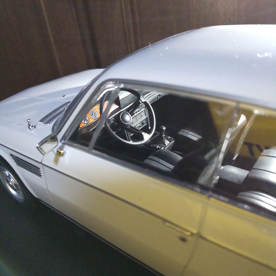  2800 CS 1968 ホワイト 1/18 ミニチャンプス