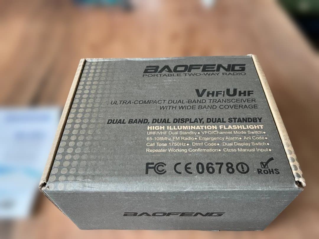 BAOFENG A-52 デュアルバンドトランシーバー