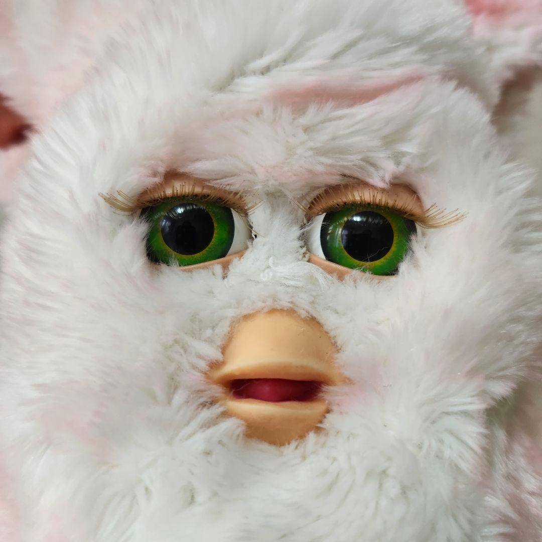 ファービー ストロベリースワール furby 英語版