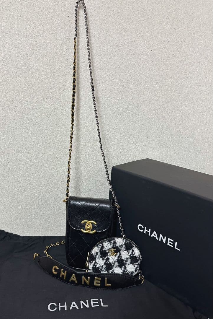 CHANEL 黒 レザー スマホショルダーバッグ