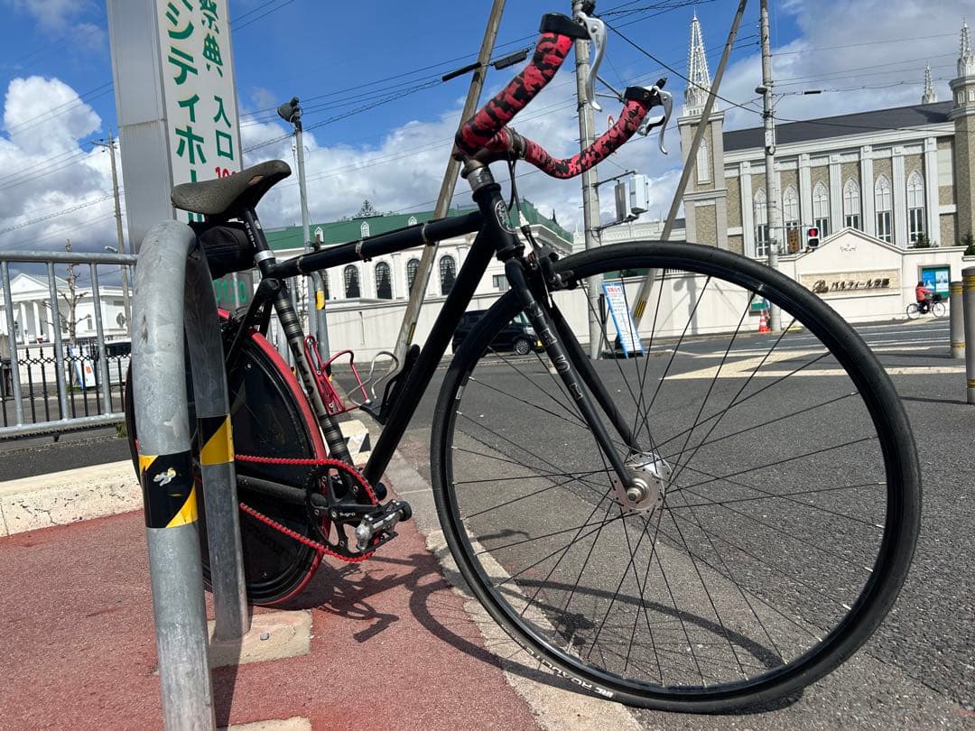 平政雄神戸市よりMASI ピスト 自転車　ピストバイク スタンド付きです。