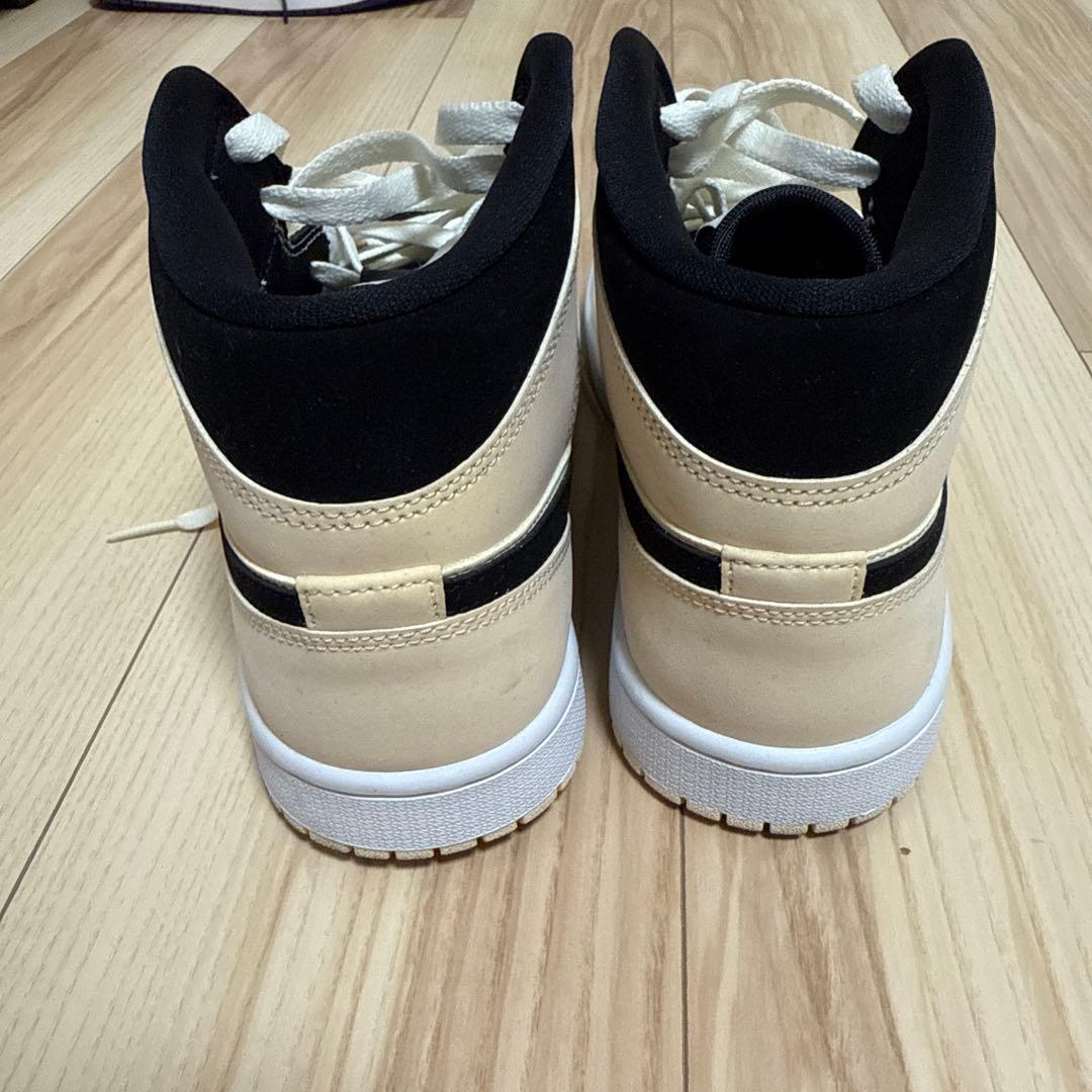 Nike Air Jordan 1 ベージュ/ブラック
