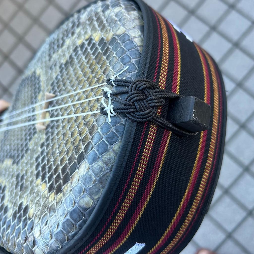 沖縄　三線　知念大工　ちねんでーく　カミゲン　黒木　本皮一枚張り　伝統工芸士製作