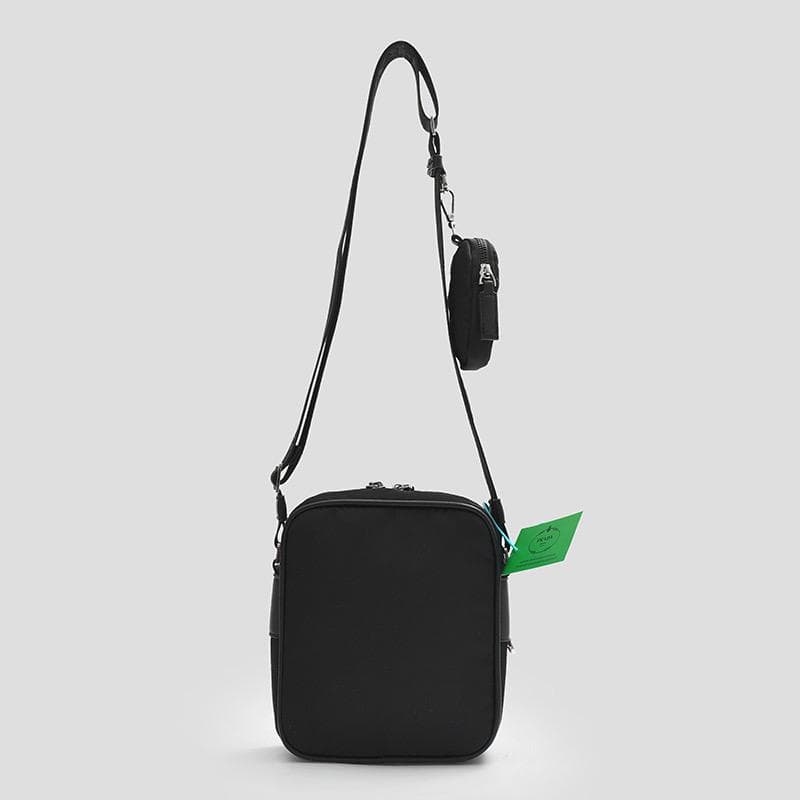 プラダ　ショルダーバック 新品ブラック PRADA ナイロン ショルダーバッグ