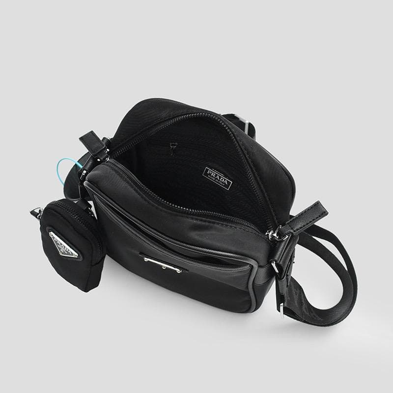 プラダ　ショルダーバック 新品ブラック PRADA ナイロン ショルダーバッグ
