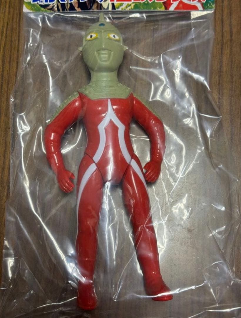 ブルマァク ウルトラセブン メトロン星人ちゃぶ台付ソフビ 復刻版昭和レトロカラー