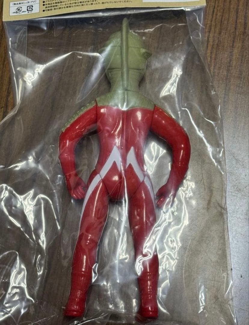 ブルマァク ウルトラセブン メトロン星人ちゃぶ台付ソフビ 復刻版昭和レトロカラー