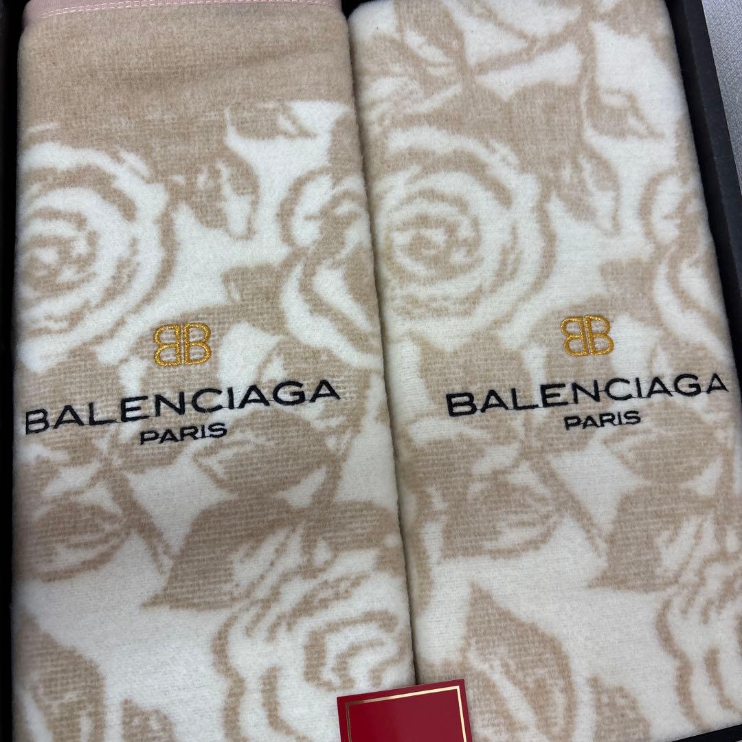 BALENCIAGA PARIS 毛布　敷毛布