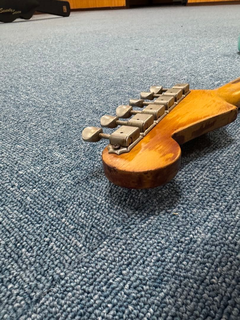 Fender Japan Eシリアル　ストラトE717421