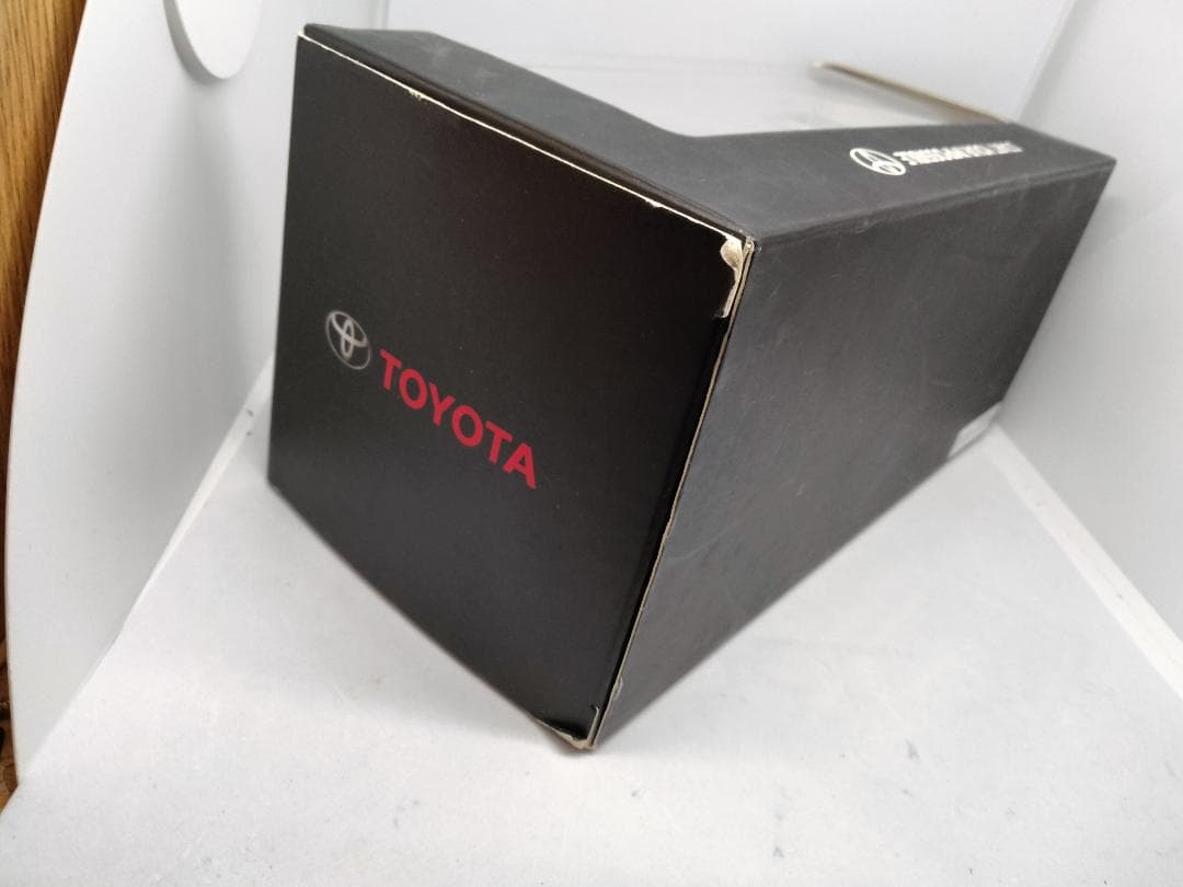 RAV4 PHV ホワイト 1/30 カラーサンプル ミニカー 非売品　トヨタ