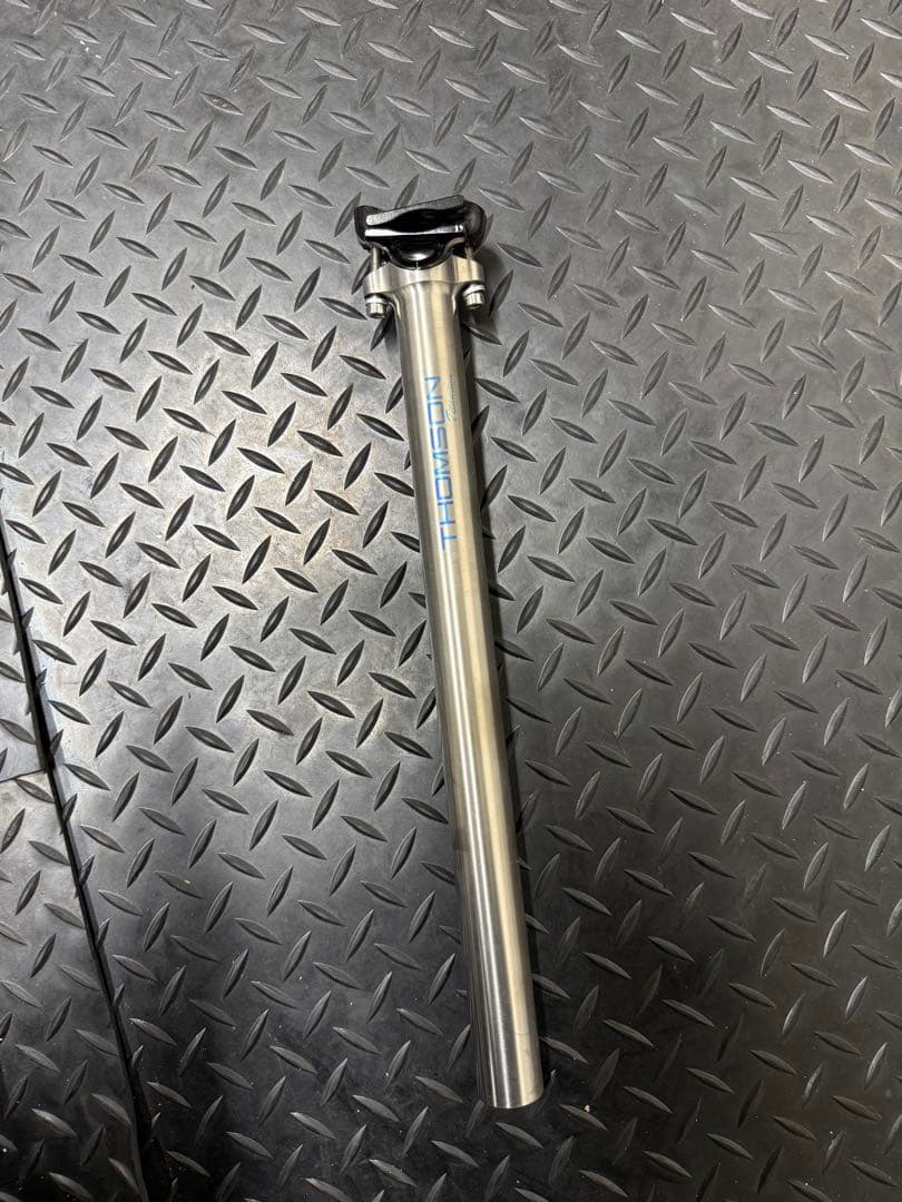 THOMSON シートポスト　チタン　27.2mm カットなし