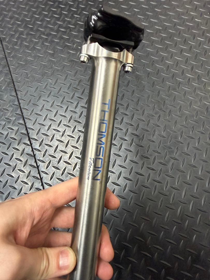 THOMSON シートポスト　チタン　27.2mm カットなし