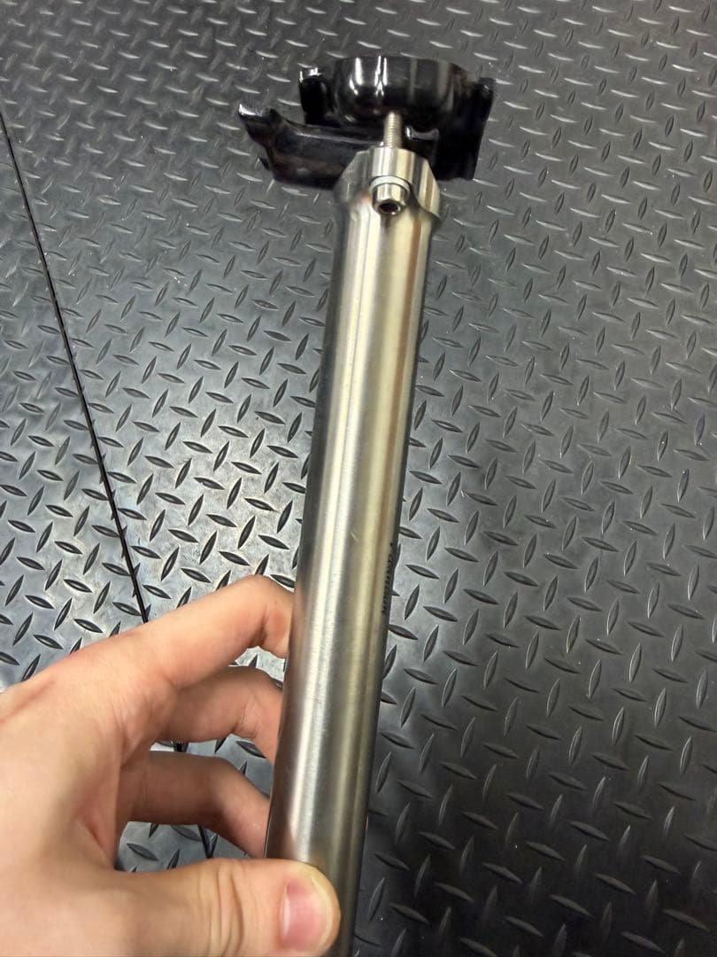 THOMSON シートポスト　チタン　27.2mm カットなし