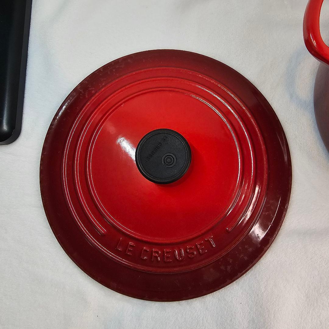 Le creuset ル・クルーゼ ココット・ロンド 22cm レッド