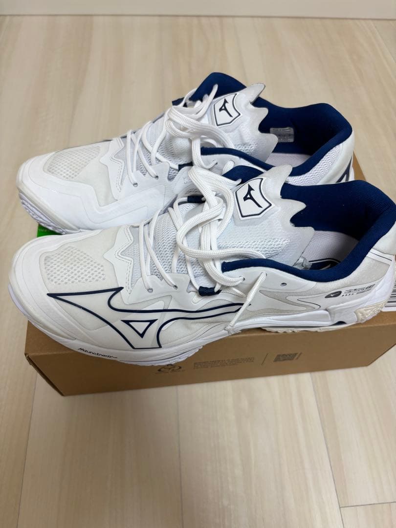 Mizuno バレーボールシューズ ウェーブライトニングZ8 ホワイト/ネイビー
