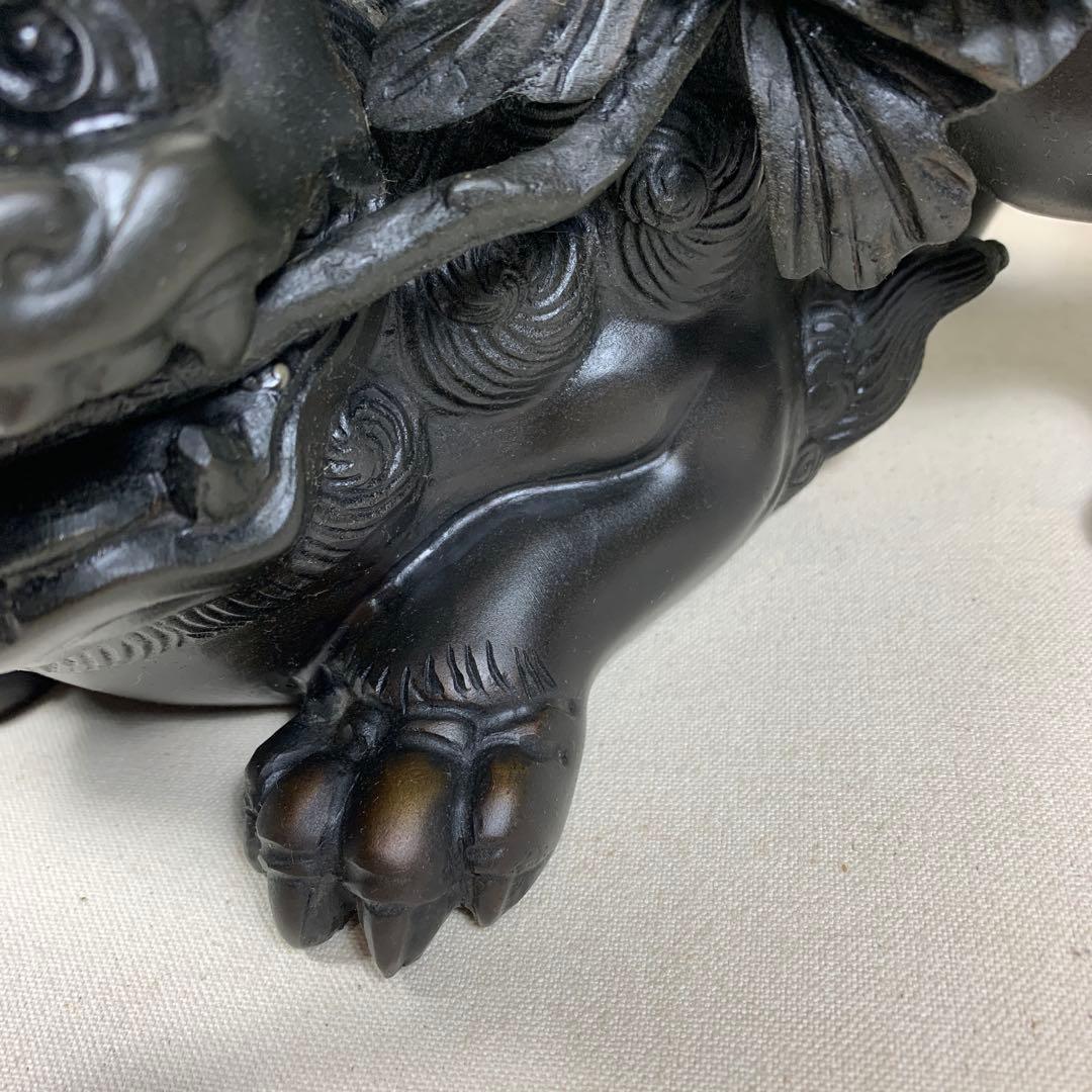 牡丹を咥えた唐獅子置物　銅器　高さ約25センチ
