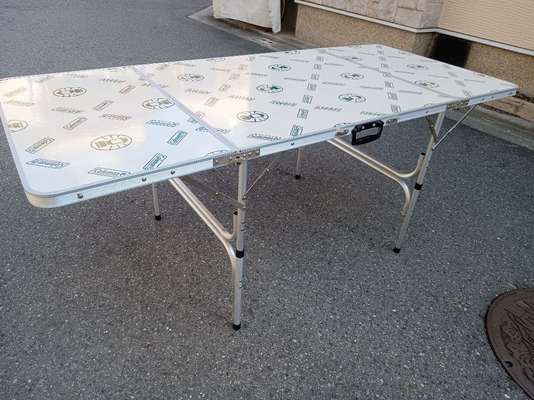 【Coleman】Tri-folding Table 8