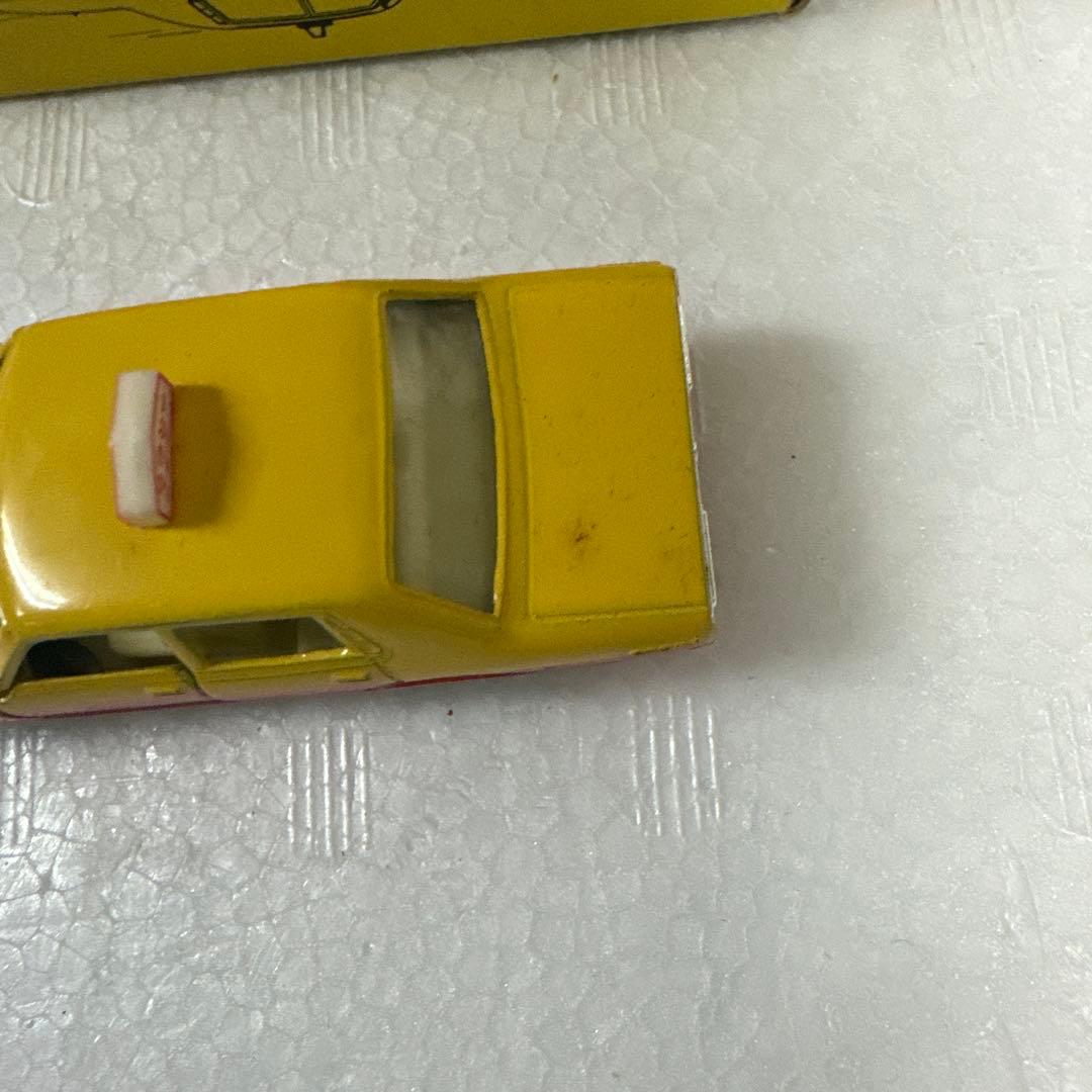トミカ 28 トヨタ タクシー 1/65