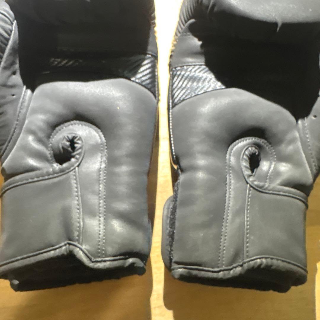 【最終値下げ】VENUM 16 oz ブラック プロボクシンググローブ