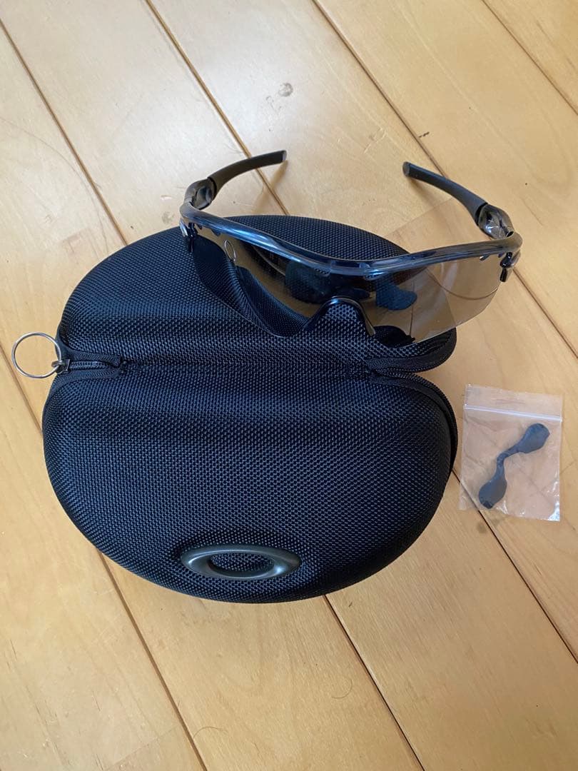 Oakley スポーツサングラス 偏光レンズ
