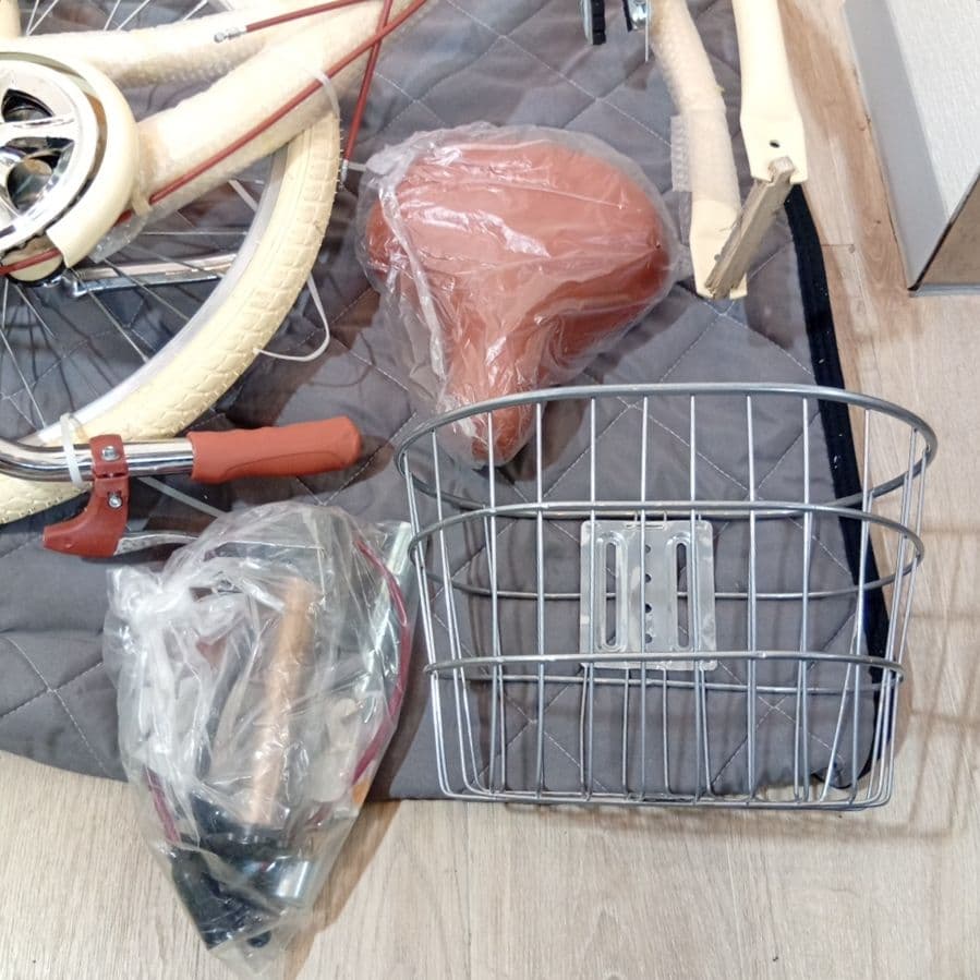 032702 新品　自転車　パンクレスタイヤ