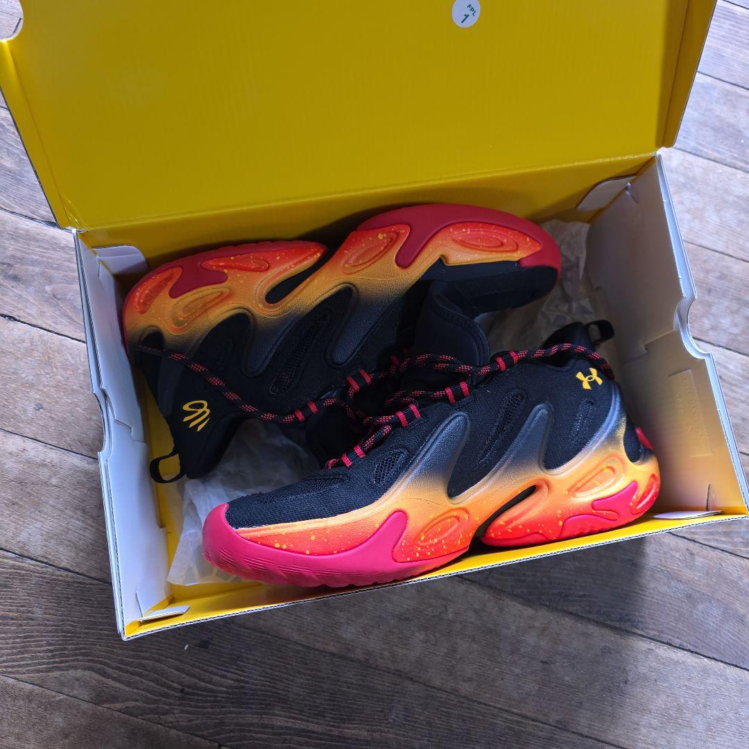 新品同様　UNDER ARMOUR CURRY13 27cm