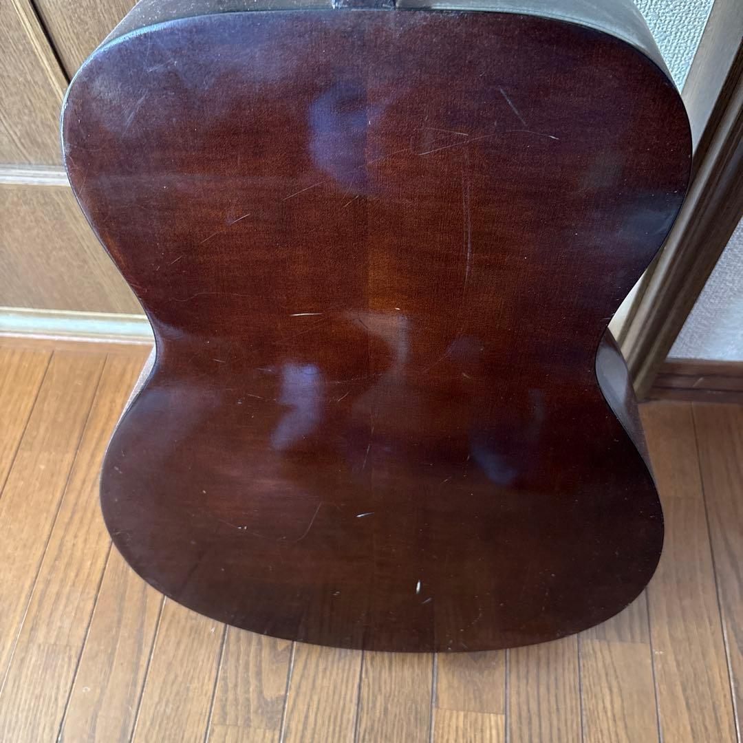 YAMAHAアコースティックギター　赤ラベルFG１１０