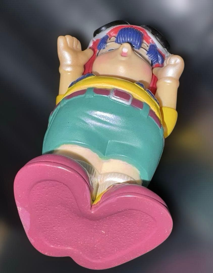 『Dr.スランプ アラレちゃん』の則巻アラレのソフビ製貯金箱約18cm 鳥山明