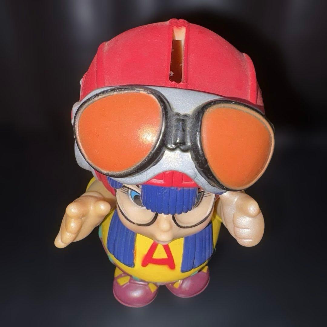 『Dr.スランプ アラレちゃん』の則巻アラレのソフビ製貯金箱約18cm 鳥山明