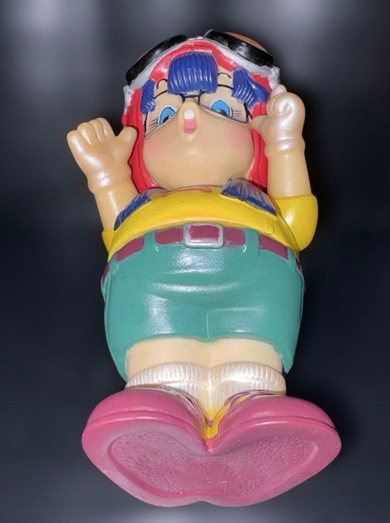 『Dr.スランプ アラレちゃん』の則巻アラレのソフビ製貯金箱約18cm 鳥山明