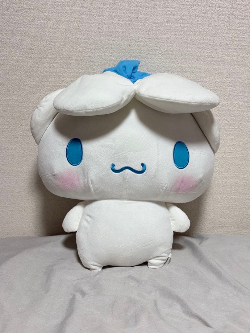 シナモンの巨大ぬいぐるみ