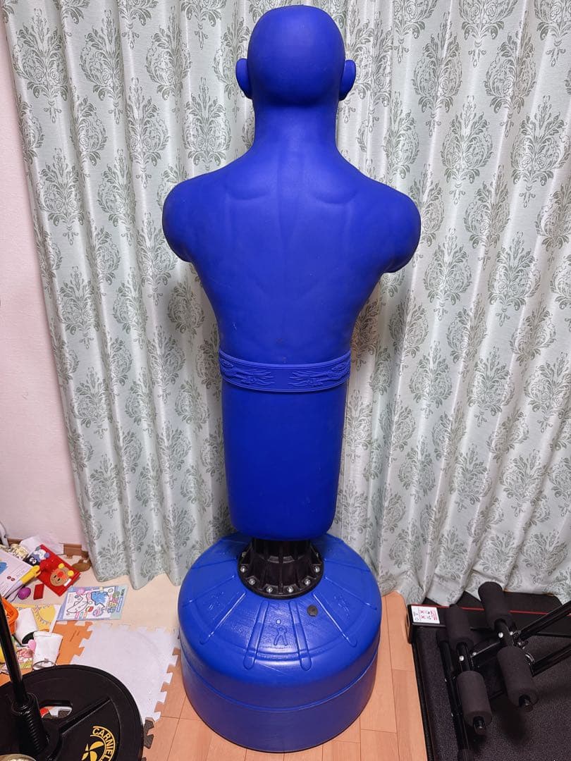 未使用品　青い人型サンドバッグ