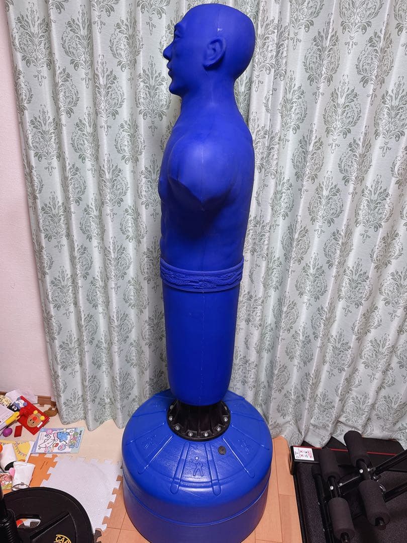 未使用品　青い人型サンドバッグ