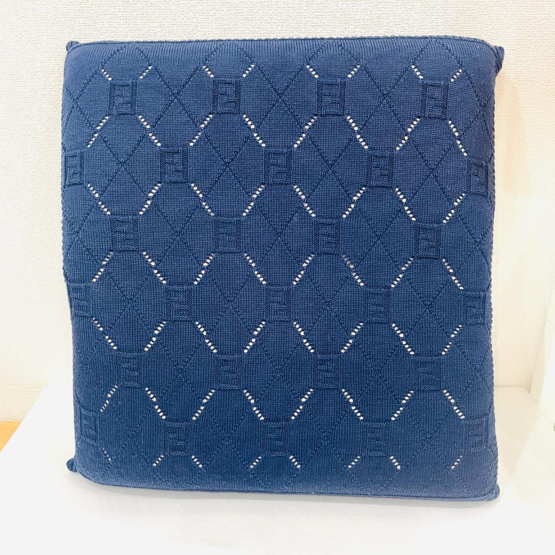 Y2505-302 FENDI フェンディ クッション 替えカバー付き 紺・白