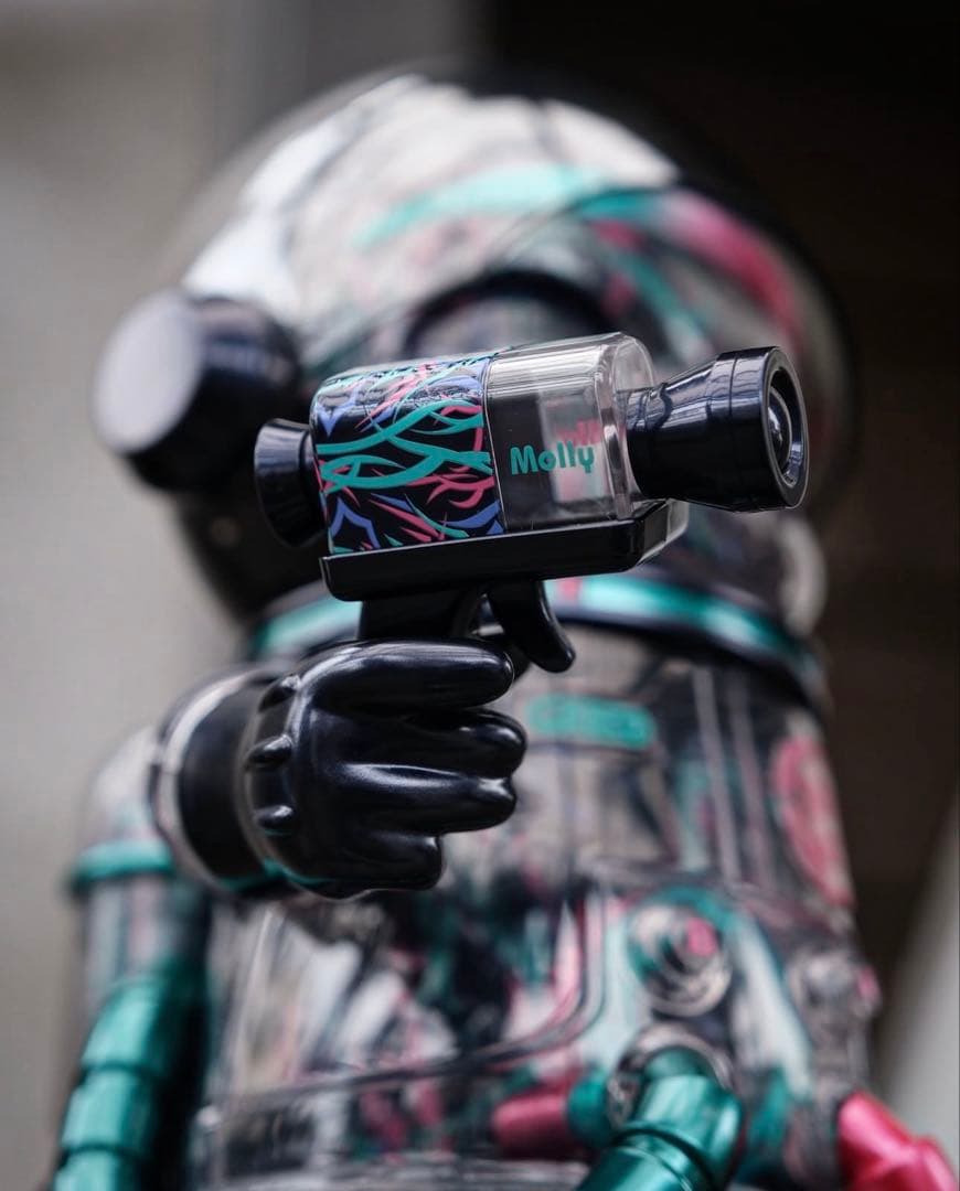 【世界4500個限定】CLOT MEGA SPACE MOLLY 400％