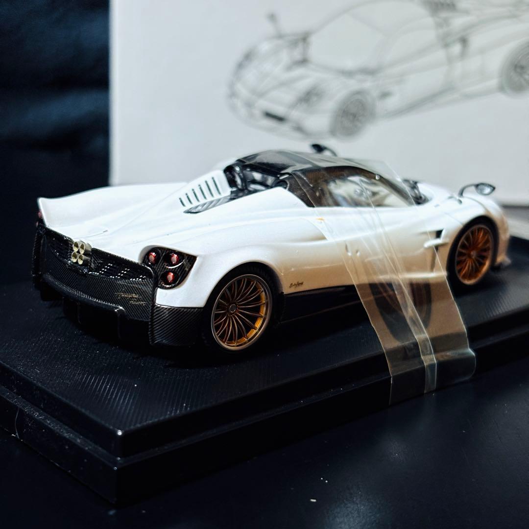 1/43 LCD パガーニ ウアイラ ロードスター 2017 メタリックホワイト
