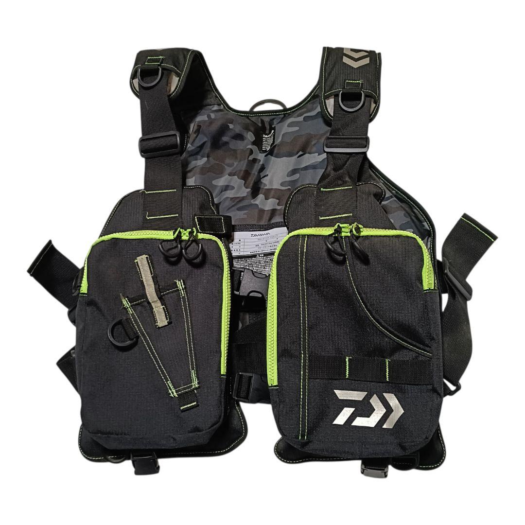 【美品】ダイワ ライトフロートゲームベスト DF-6406 DAIWA