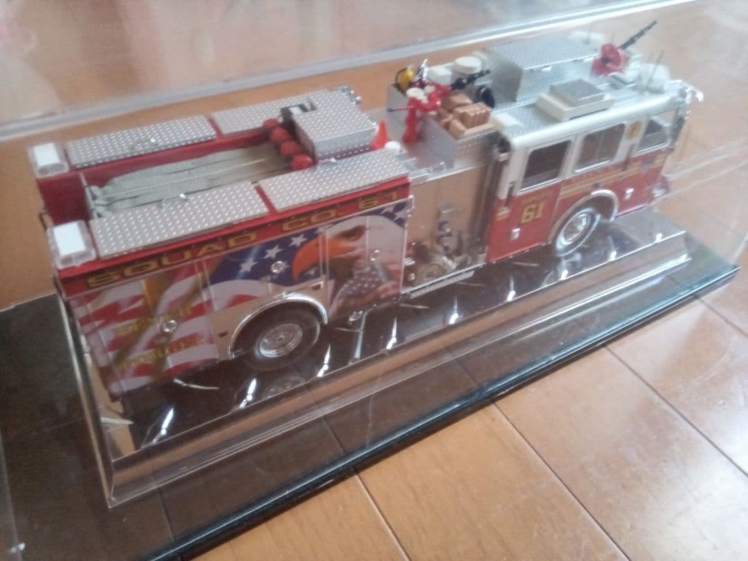FDNY Squad 61 消防 ミニカー 1/32