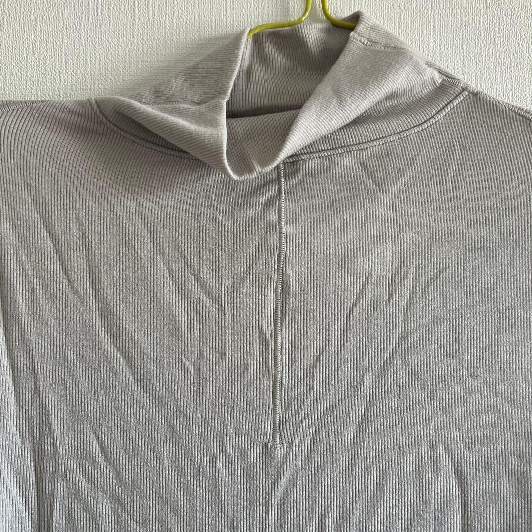ルルレモンHold Tight Turtlenec新品サイズ8