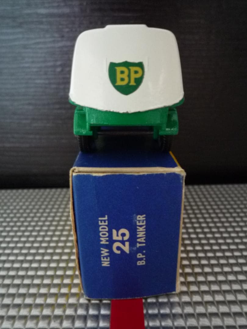 MATCHBOX N° 25C BP PETROL TANKER 1964