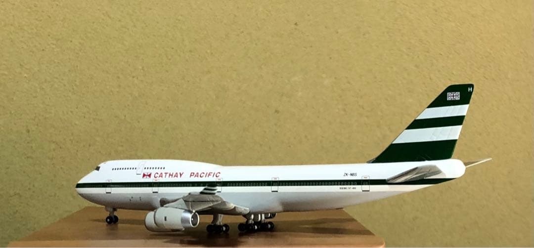 1/400 CATHAY PACIFIC B747-400 リース塗装モデル