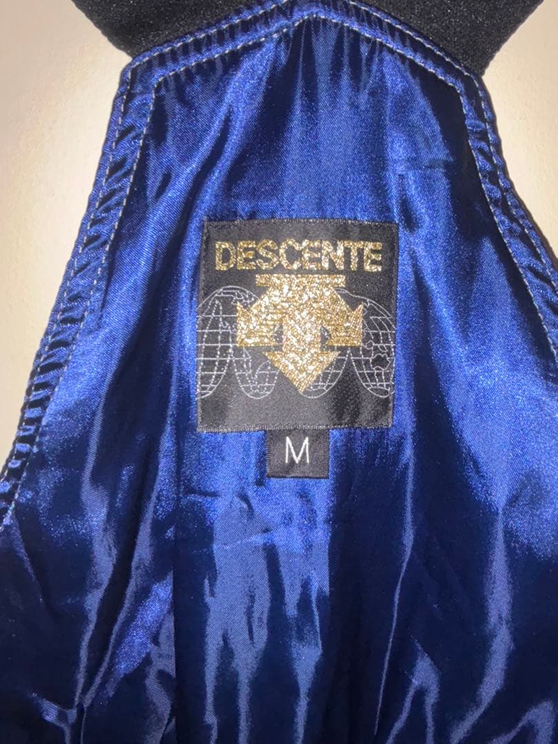 【お値下げ中】【【新品未使用】DESCENTE スキーウェア Mサイズ
